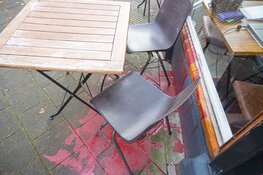 Koffiezaak in Bussum besmeurd met rode verf