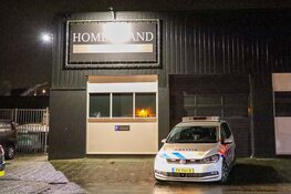Medewerker meubelzaak in Huizen overvallen