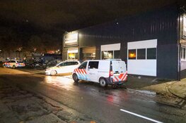 Medewerker meubelzaak in Huizen overvallen