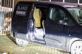 Medewerker meubelzaak in Huizen overvallen