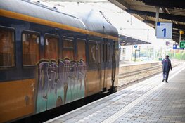 Gestrande trein bij Naarden-Bussum zorgt voor problemen op het spoor. Tot de avond geen treinen tussen Hilversum en Almere