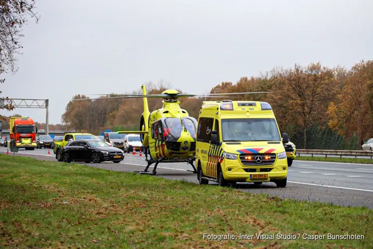 Motorcrosser valt, traumaheli op snelweg A27