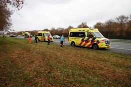 Motorcrosser valt, traumaheli op snelweg A27