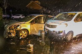 Botsing met veel schade in Bussum