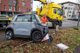 Hoogbejaarde bestuurder raakt rijbewijs kwijt na riskante rit in Huizen