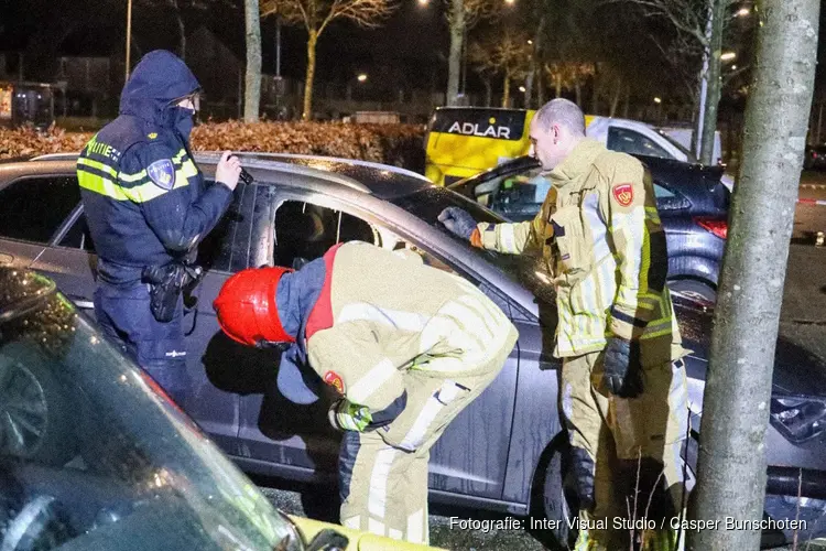 Autobrand in Huizen vermoedelijk aangestoken