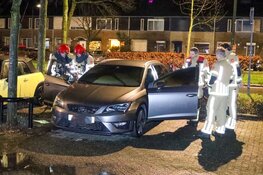 Autobrand in Huizen vermoedelijk aangestoken