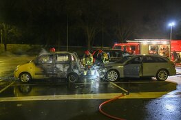 Drie auto's door brand verwoest bij station Bussum-Zuid