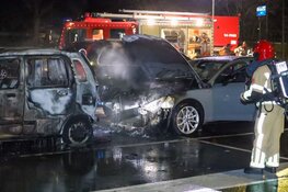 Drie auto's door brand verwoest bij station Bussum-Zuid