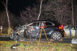 Drie gewonden bij frontale aanrijding in Kortenhoef