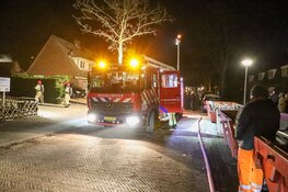Veel schade door brand in achtertuin van woning in Huizen