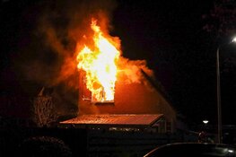 Uitslaande woningbrand in Huizen