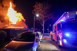 Uitslaande woningbrand in Huizen