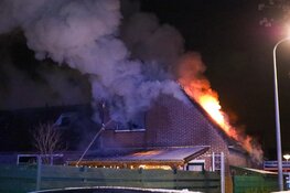 Uitslaande woningbrand in Huizen
