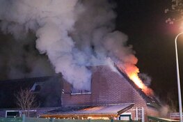 Uitslaande woningbrand in Huizen