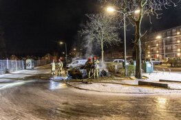 Auto gaat in vlammen op in Weesp