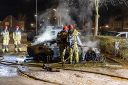 Auto gaat in vlammen op in Weesp