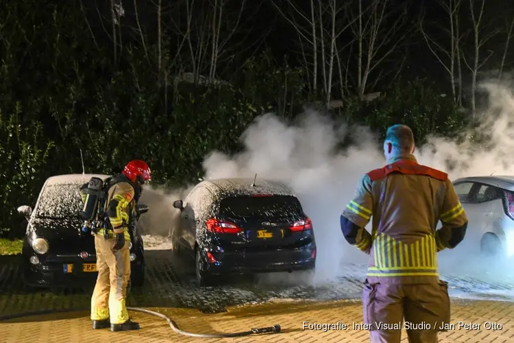 Auto in brand aan Cor Steijnstraat in Hilversum