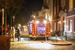 Brand op schip aan Herengracht in Muiden