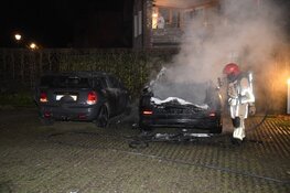 Auto in brand aan Vivaldipark in Hilversum