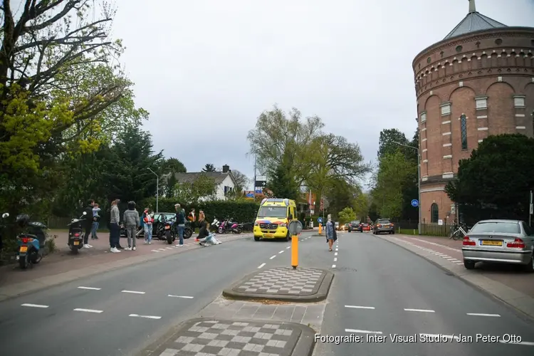 Botsing tussen motorfiets en auto in Hilversum