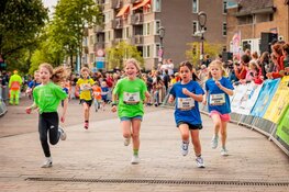 Showtime in dé mediastad van Nederland: ruim 8.300 deelnemers volbrengen KiKa Hilversum City Run