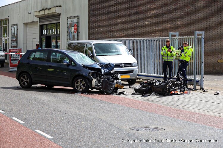 Motorrijder gewond in Hilversum, politie doet onderzoek
