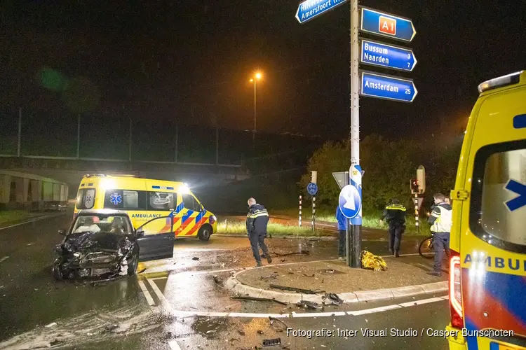 Aanrijding in Huizen, vlak voor oprit A1