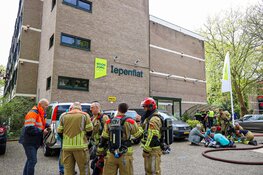 Brand in appartement in Bussum: hond uit woning gehaald