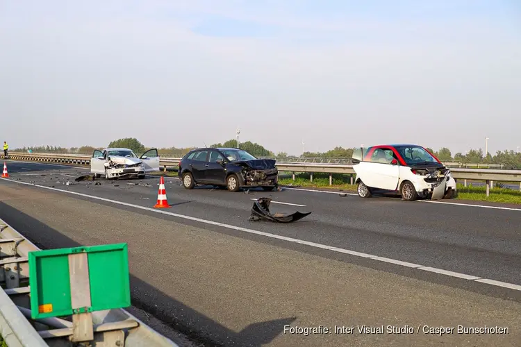 Kopstaartbotsing met meerdere voertuigen op A27 bij Blaricum
