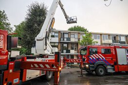 Alle aardlekschakelaars eruit in woonblok in Huizen door de bliksem