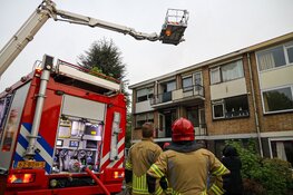 Alle aardlekschakelaars eruit in woonblok in Huizen door de bliksem