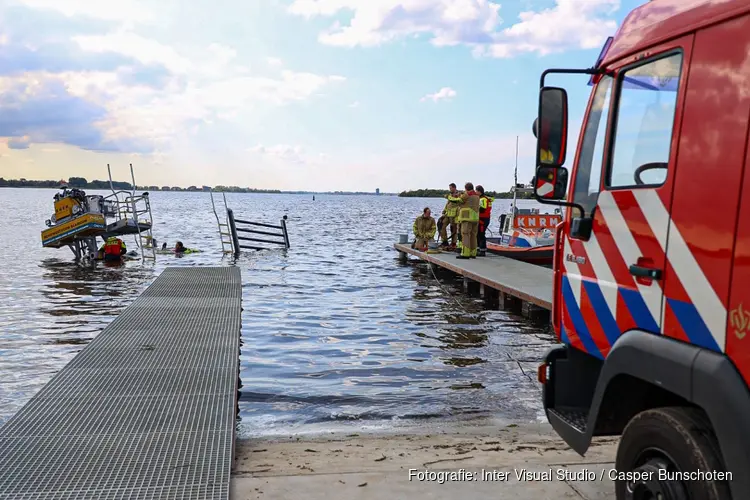 Brandweer helpt KNRM in Blaricum