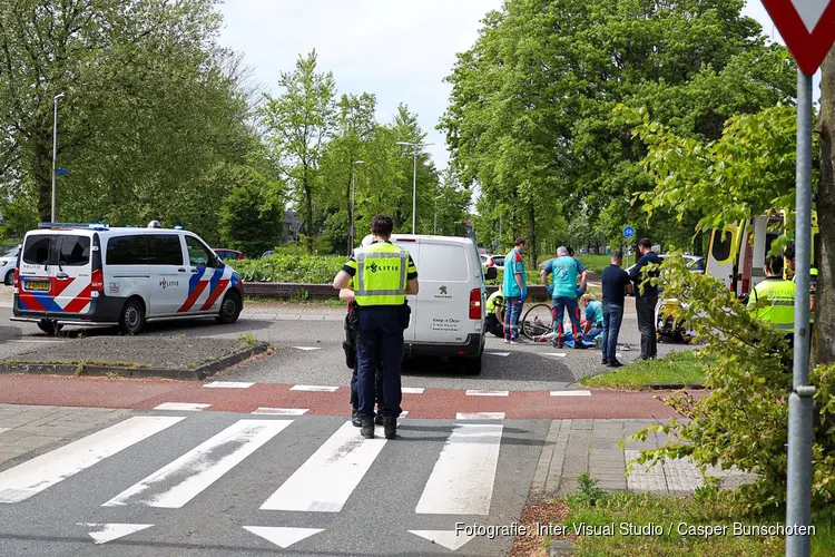 Fietser aangereden op rotonde in Bussum