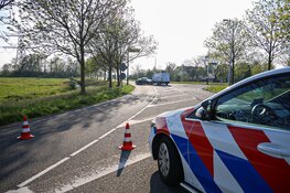 Oldtimer en bestelauto botsen met elkaar in Muiden