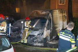 Twee auto’s en bestelbus in brand in Bussum