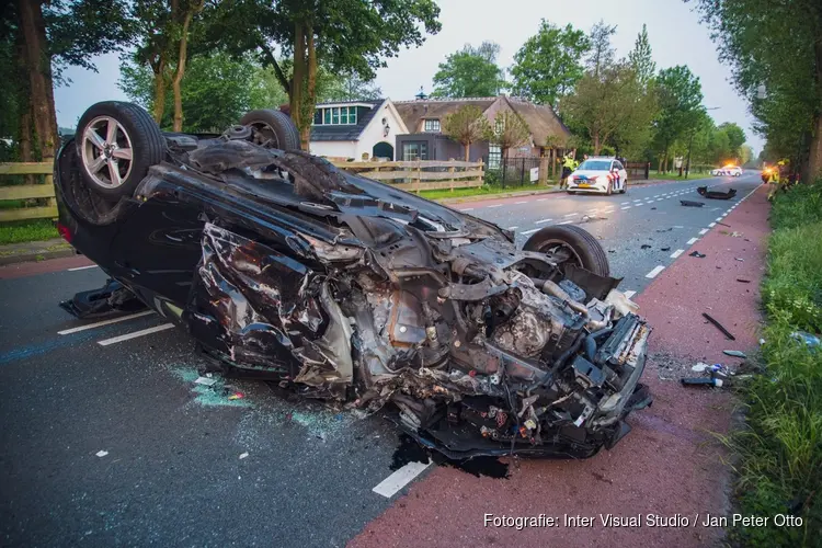 Auto over de kop geslagen in Loosdrech