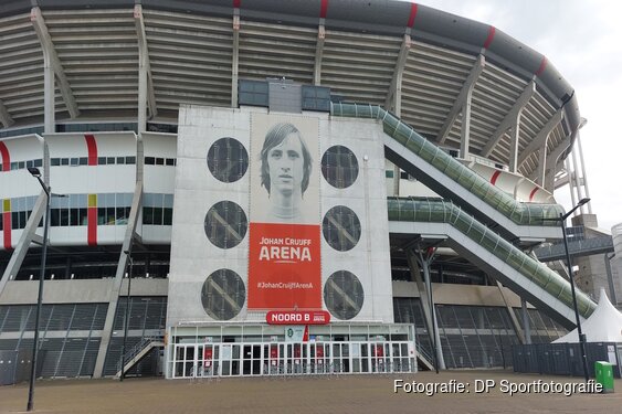 Ajax klopt Almere City FC door hattrick Bergwijn