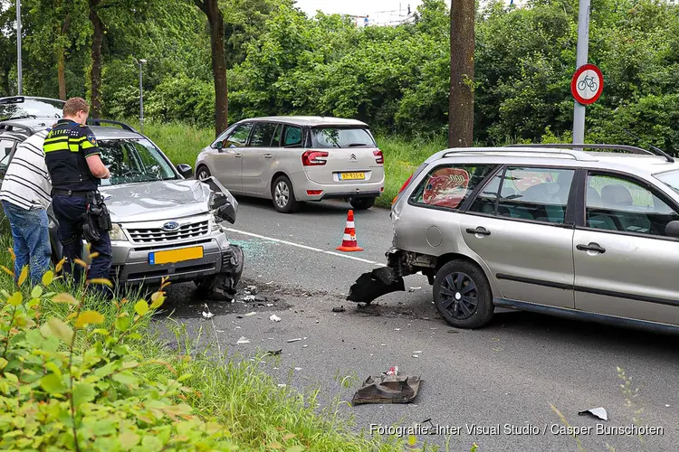 Veel schade bij aanrijding in Huizen