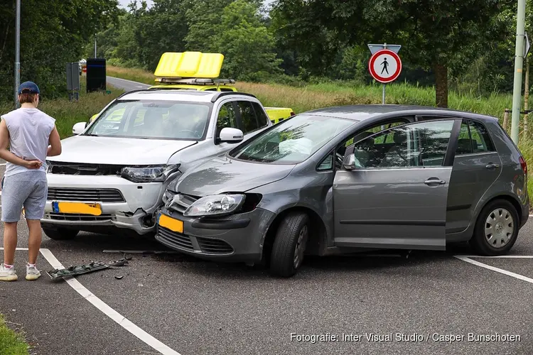 Aanrijding onderaan snelweg A1 bij Naarden