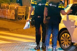 Politie houdt man met vuurwapen in café Laren aan