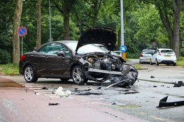Aanrijding met veel schade op Eemlandweg in Huizen