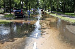 Wateroverlast voor tweede keer in twee jaar in straat in Naarden