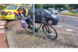 Fietsster aangereden door auto in Hilversum
