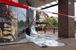 Politie lost waarschuwingsschoten na inbraak bij juwelier in Huizen