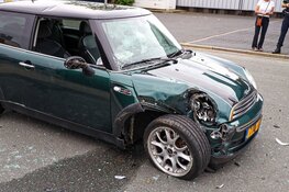 Flinke schade bij botsing in Huizen