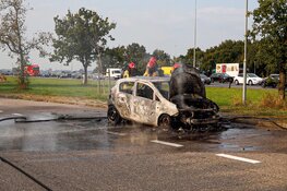 Auto in brand op A1 bij Naarden