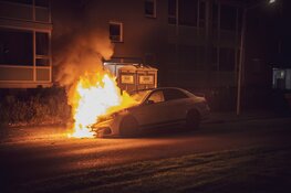 Auto in brand op Graaf Wichmanstraat in Hilversum