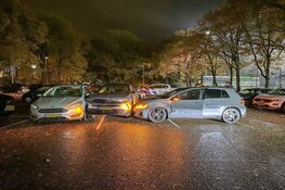 Bestuurder vlucht na enkele auto's geramd te hebben