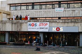 Demonstratie op terrein van NOS in Hilversum